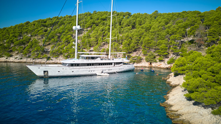 Motor sailer OMNIA